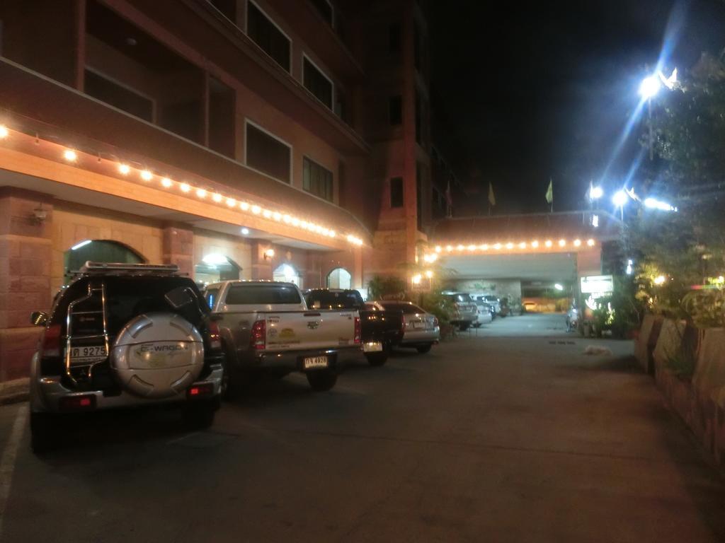 Ayutthaya Thenee Hotel מראה חיצוני תמונה