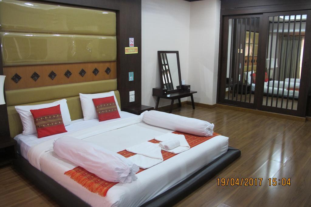 Ayutthaya Thenee Hotel מראה חיצוני תמונה